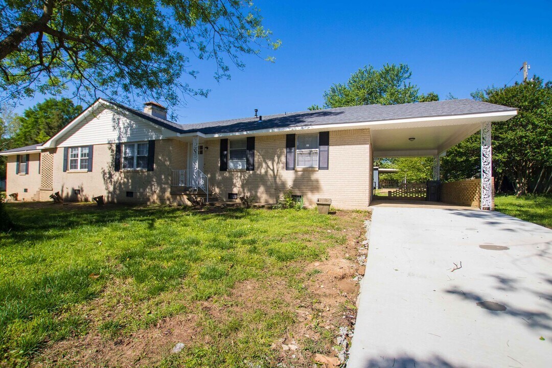 1403 Broadmoor Rd in Jonesboro, AR - Building Photo