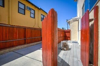 2256 S Carmelina Ave, Unit #5 in Los Angeles, CA - Foto de edificio - Building Photo