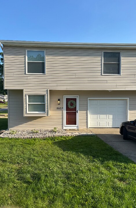 860 Postiy St NW in North Canton, OH - Building Photo