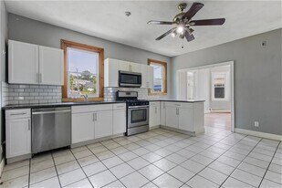 11 Roosevelt St in North Providence, RI - Building Photo