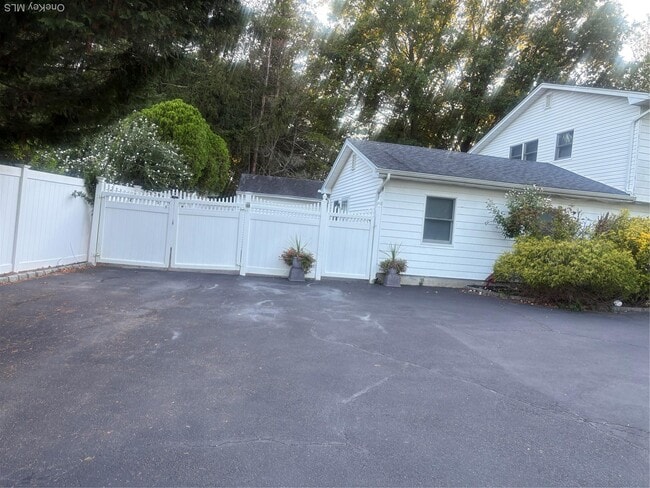 34 Markwood Ln in East Northport, NY - Building Photo - Building Photo
