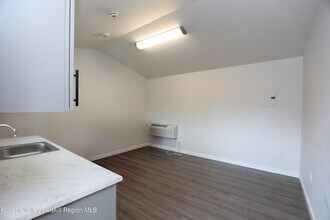 669 Broadway in Ulster Park, NY - Building Photo - Building Photo