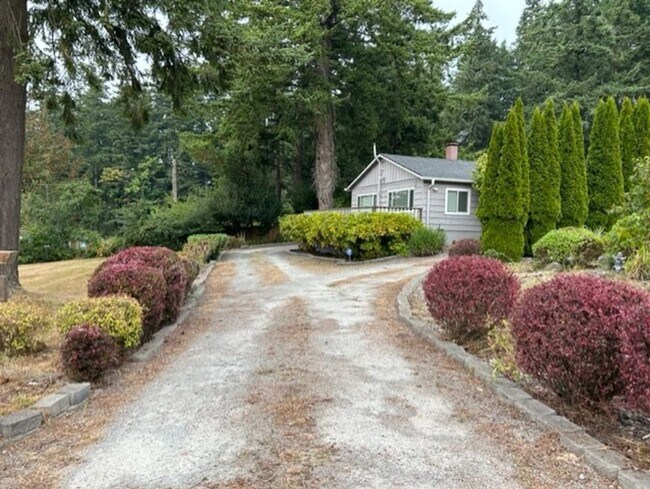 830 W Madrona Beach Rd in Camano, WA - Building Photo - Building Photo