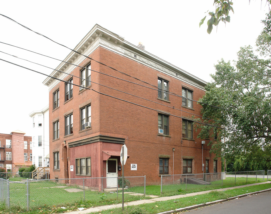 33-35 Rowe Ave in Hartford, CT - Building Photo