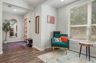 1516 Broadmoor Dr in Austin, TX - Building Photo - Building Photo