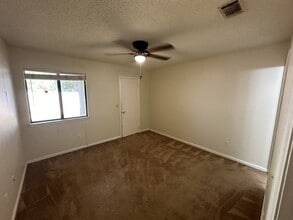 910 Brett Dr in Hinesville, GA - Building Photo - Building Photo