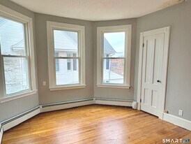 17 Wilford Ave in Branford, CT - Building Photo