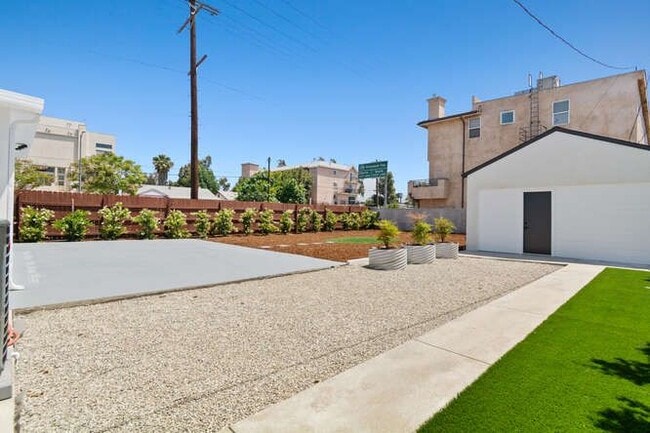 5554 Radford Ave in Los Angeles, CA - Building Photo - Building Photo