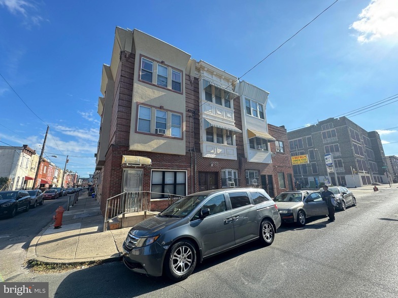 1435 S 7th St, Unit 202 in Philadelphia, PA - Building Photo