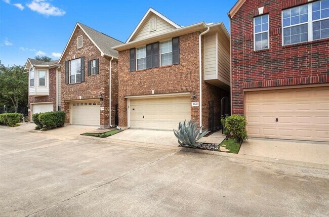 2646 Couch in Houston, TX - Building Photo - Building Photo