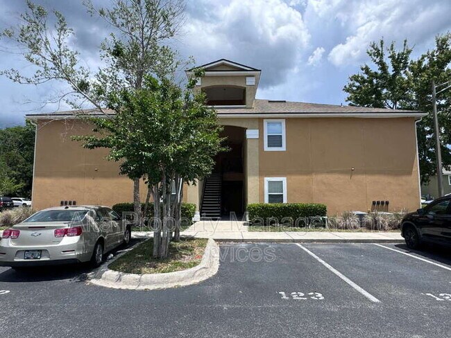 5775 Ortega View Way in Jacksonville, FL - Foto de edificio - Building Photo