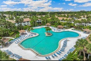 4220 Looking Glass Ln in Naples, FL - Building Photo