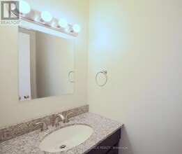 399 Duvernay Dr in Ottawa, ON - Building Photo - Building Photo