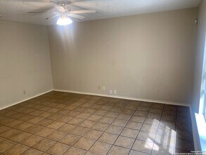 5515 Kenton Bluff in San Antonio, TX - Building Photo - Building Photo