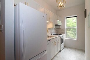 240 6th St in Jersey City, NJ - Building Photo