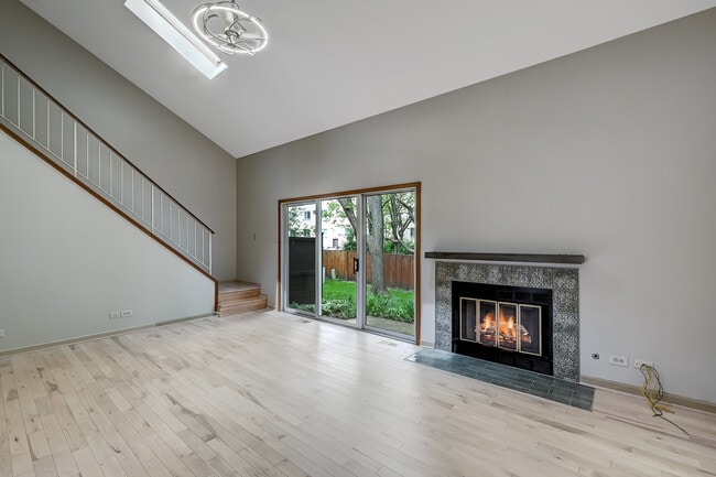 30 Peach tree Ln in Westmont, IL - Building Photo - Building Photo