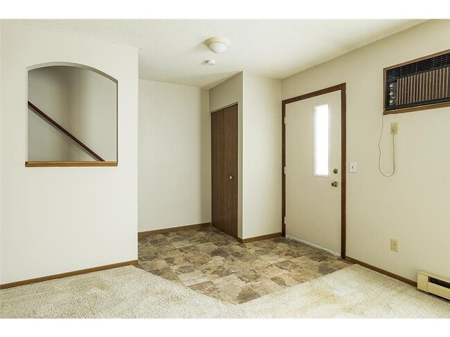 64 E 13th St in Waconia, MN - Building Photo - Building Photo