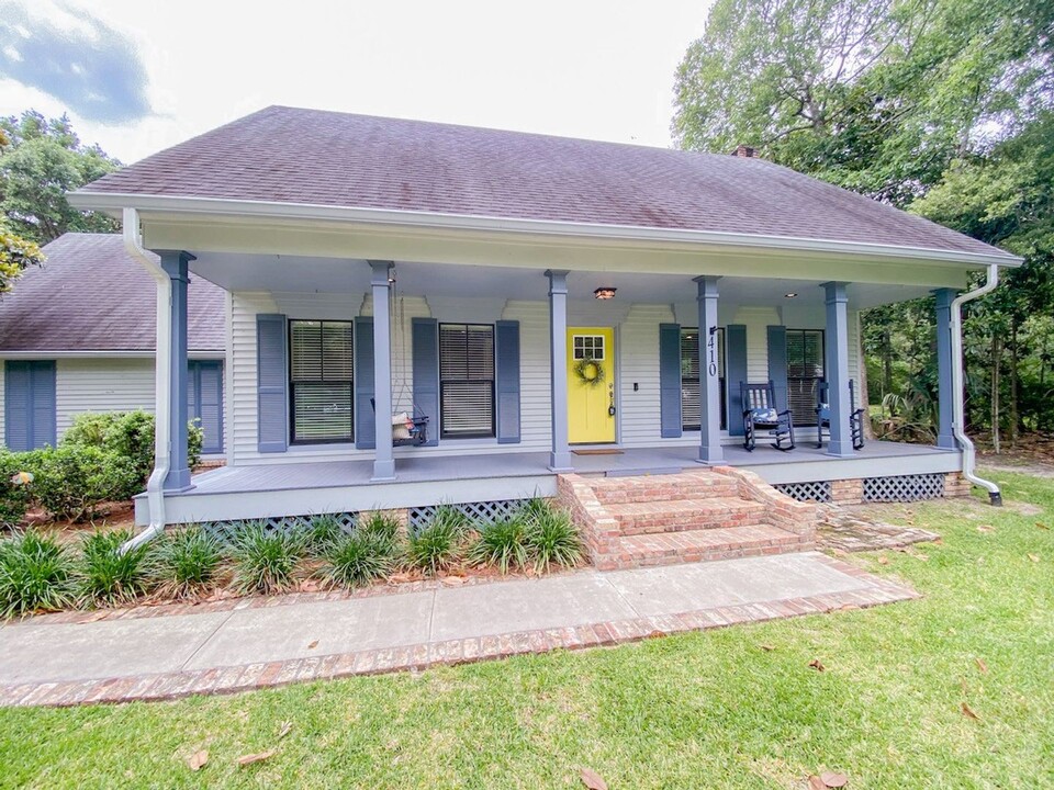 410 Cleveland Ave in Ocean Springs, MS - Building Photo