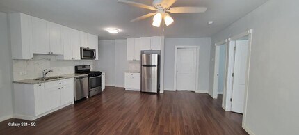 7441 N Rogers Ave in Chicago, IL - Building Photo - Building Photo