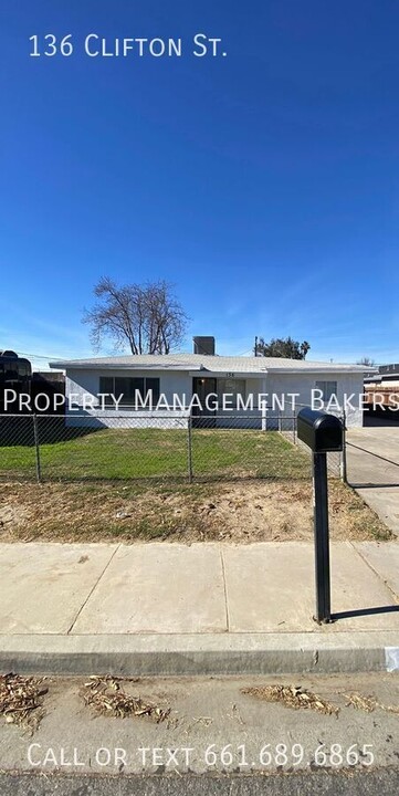 136 Clifton St in Bakersfield, CA - Building Photo