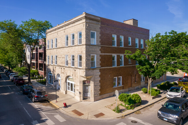 2501 Southport Ave in Chicago, IL - Building Photo - Building Photo