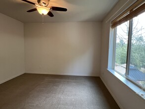 15733 SW Harvester Ln in Sherwood, OR - Foto de edificio - Building Photo