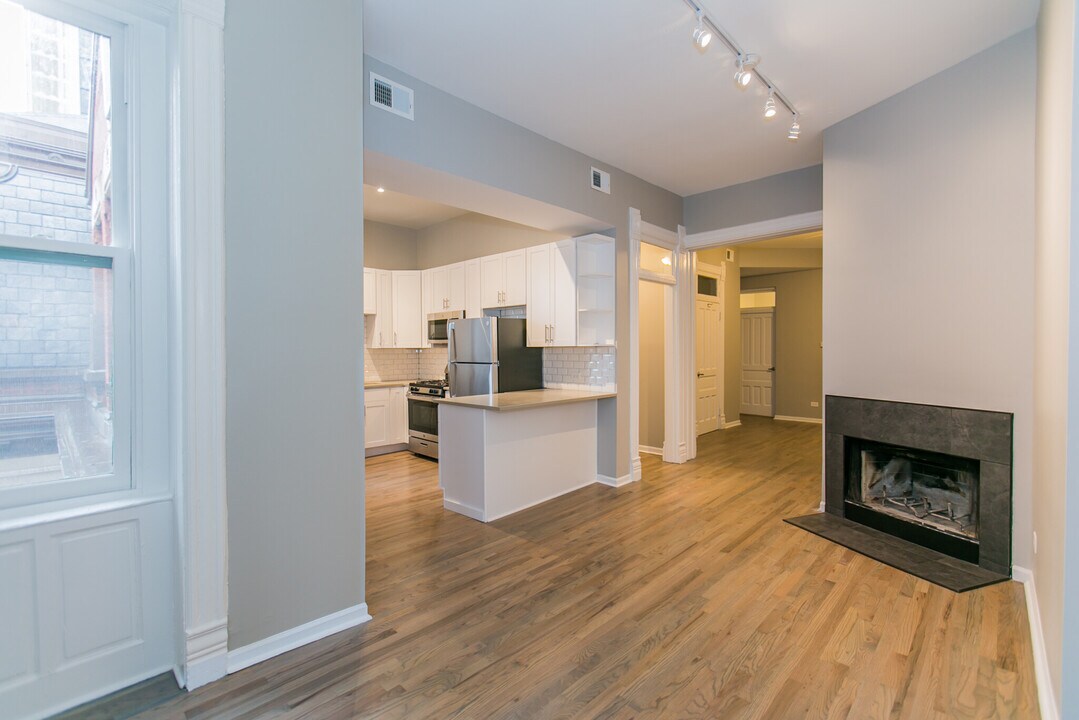 46 E Chicago Ave-Unit -3W in Chicago, IL - Building Photo