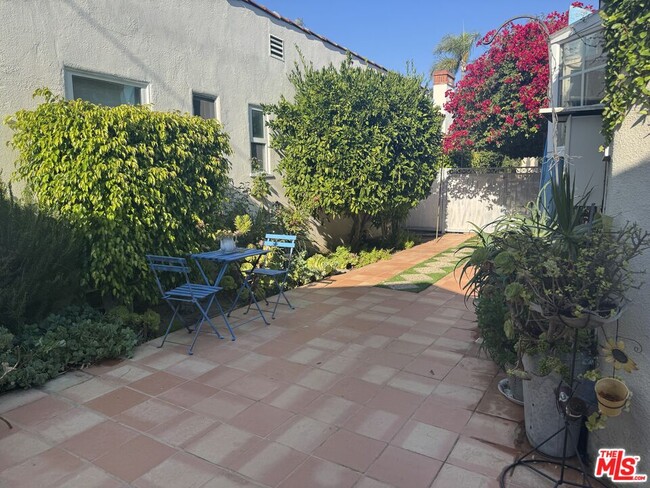 1155 S La Jolla Ave in Los Angeles, CA - Building Photo - Building Photo