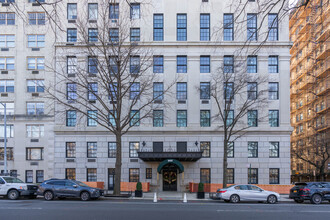 3 E 77th St in New York, NY - Building Photo - Building Photo