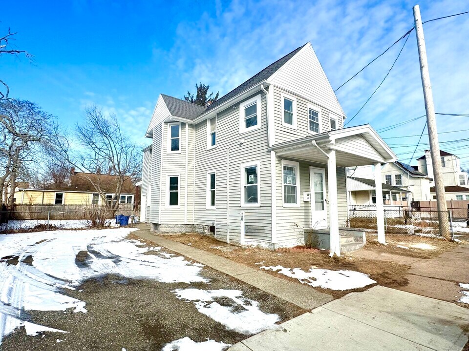 47 Park St-Unit -#2 in West Haven, CT - Building Photo