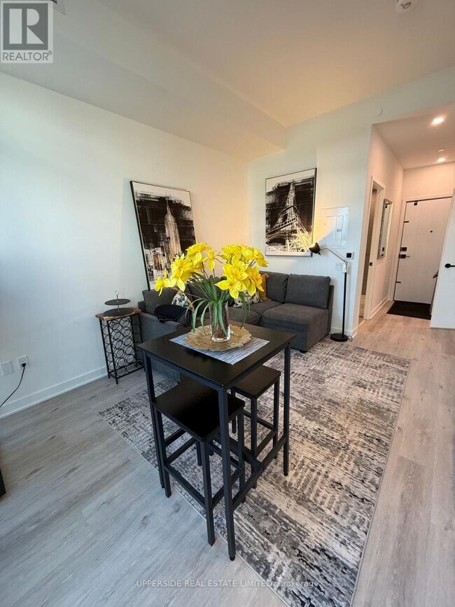 50 Charles St E in Toronto, ON - Building Photo - Building Photo