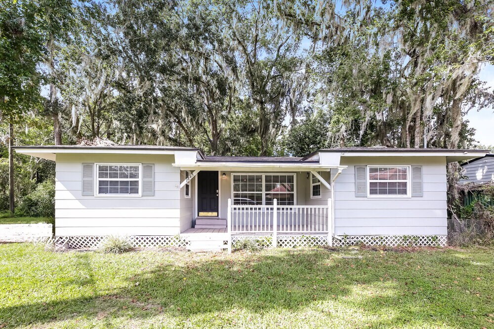 1845 Co Rd 209B in Green Cove Springs, FL - Building Photo