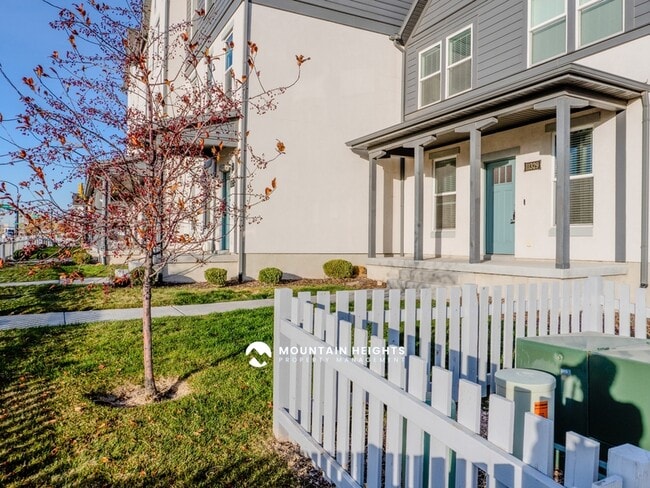 11329 S Prosperity Rd in South Jordan, UT - Building Photo - Building Photo