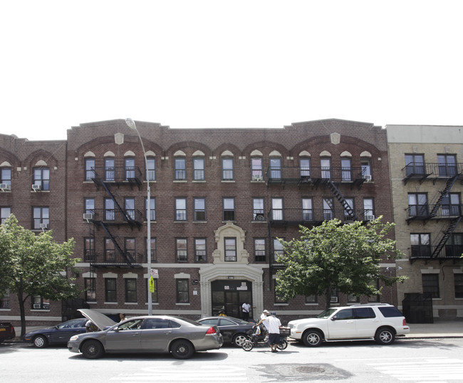 648 Howard Ave in Brooklyn, NY - Foto de edificio - Building Photo