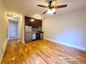 819 W Cornelia Ave in Chicago, IL - Building Photo - Building Photo