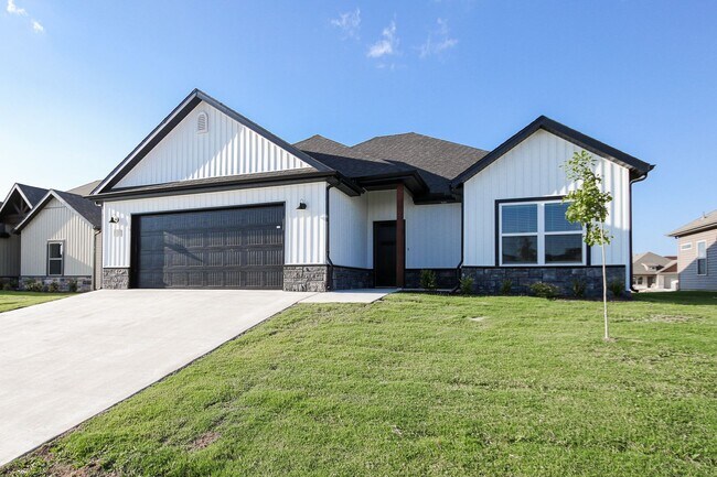 1040 Sunshine Ct in Centerton, AR - Building Photo - Building Photo