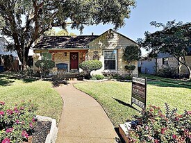 2137 Barberry Dr in Dallas, TX - Building Photo