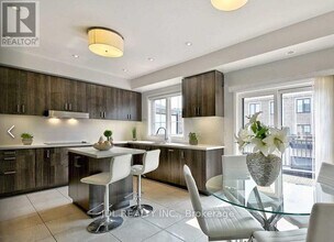 4 Mildred Temple Wy in Markham, ON - Building Photo - Building Photo