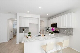 201 Kensington Park in Irvine, CA - Building Photo - Building Photo