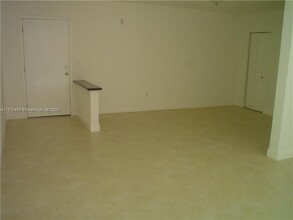 2880 Pine Tree Dr in Miami Beach, FL - Building Photo - Building Photo