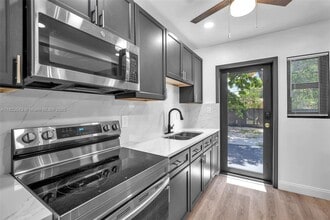 14600 NW 11th Ct in Miami, FL - Building Photo - Building Photo