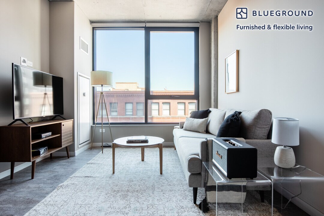 939 W Washington Blvd in Chicago, IL - Building Photo