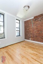 40 Avenue B in New York, NY - Building Photo