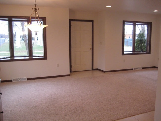 932 Cedar St in De Pere, WI - Building Photo - Building Photo