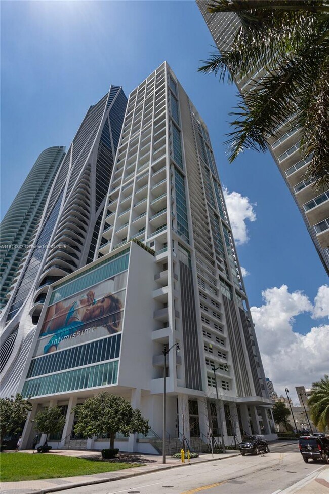 1040 Biscayne Blvd, Unit 3607 in Miami, FL - Building Photo - Building Photo