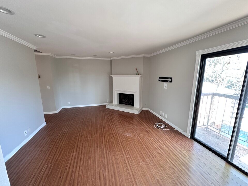 848 Lincoln Blvd, Unit M in Santa Monica, CA - Building Photo