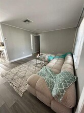 2021 Valley Dr in Dunedin, FL - Building Photo - Building Photo