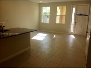 2950 St Thomas Dr in Hollywood, FL - Building Photo - Building Photo