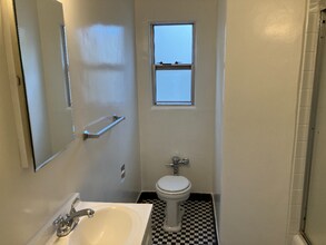 2625 Ivy Dr, Unit 10 in Oakland, CA - Foto de edificio - Building Photo