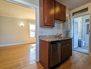 4912 N Hoyne Ave, Unit 2108-3E in Chicago, IL - Building Photo - Building Photo